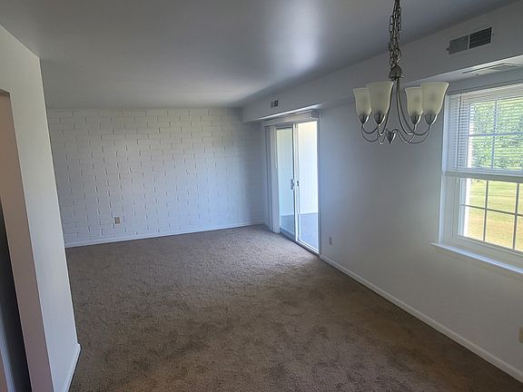 3rd image of 98 Lincoln Ave #8