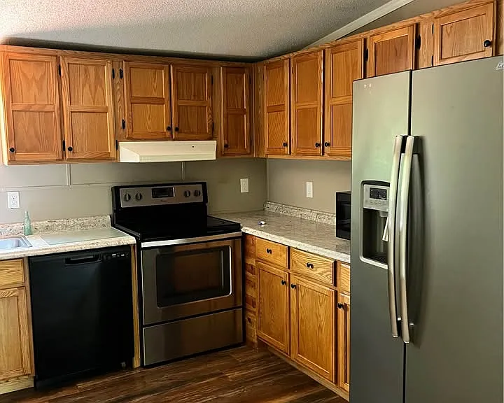 104 Adams Ln — Photo 3