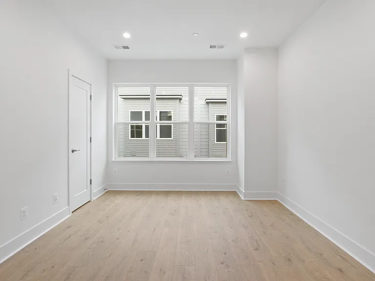 2064 Tysons Ridgeline Rd — Photo 18