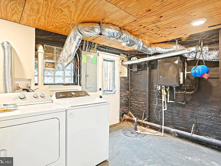 1327 W 42nd St — Photo 22