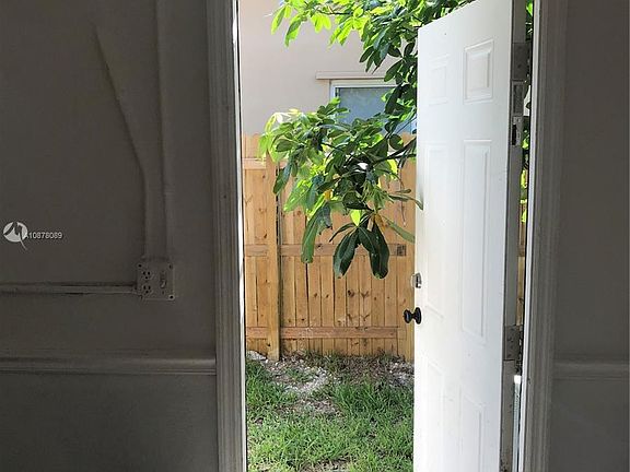 4th image of 1901 NE 206th St #1