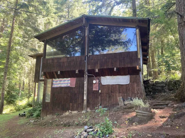 5865 Stover Rd, Blue Lake, CA 95525