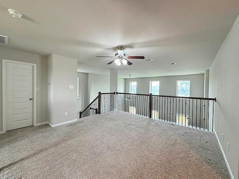 Spacious bonus room in loft area