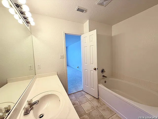 2051 Club Xing — Photo 26