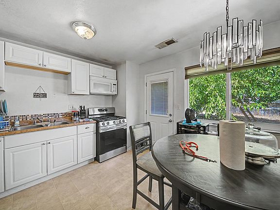 5th image of 1760 Henry Ave