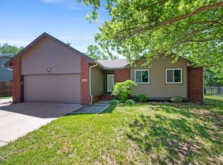1833 N Shefford Cir, Wichita, KS 67212