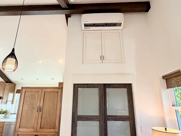 Quiet and highly functional AC unit- that cools the room in minutes. Additional attic space.
