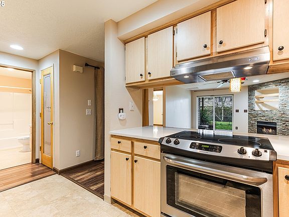 5th image of 4000 NE 109th Ave Unit 211G