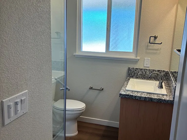 1182 Franklin Ave — Photo 11