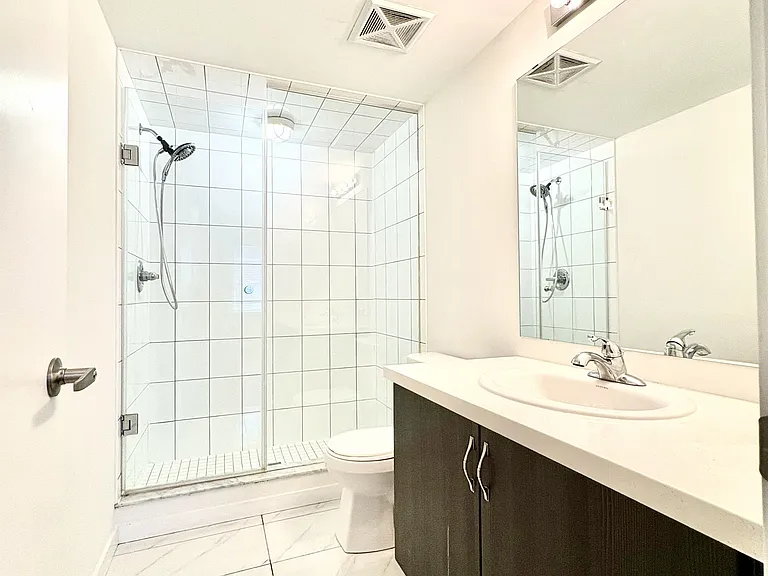 400 Alex Gardner Cir #83 — Photo 16
