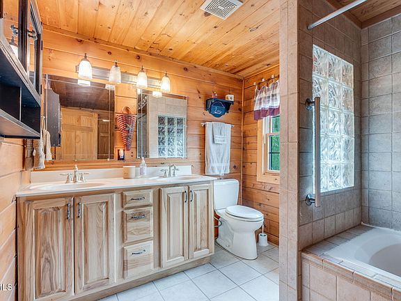 37th image of 147 Britton Ln