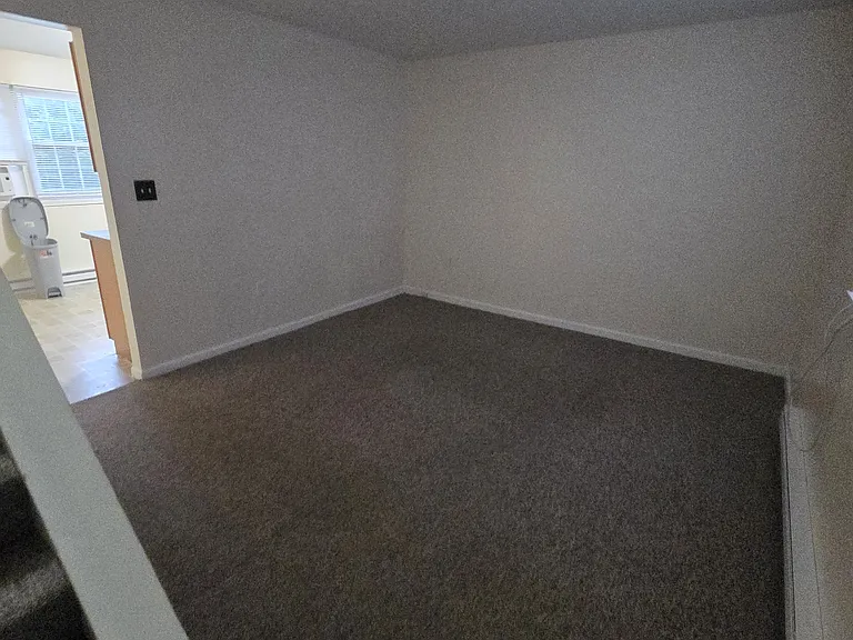 1875 Pineview Dr — Photo 2