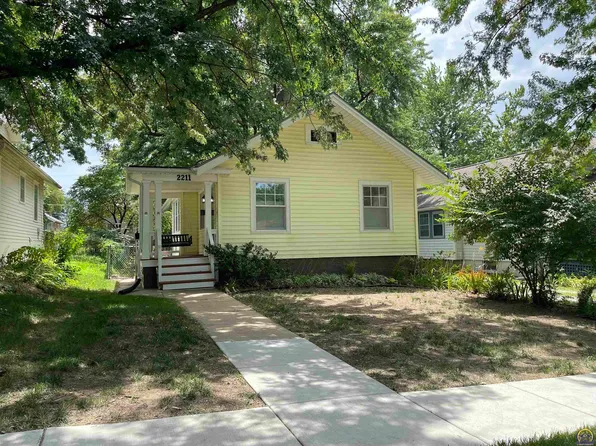 2211 SW Kenilworth Ct, Topeka, KS 66606