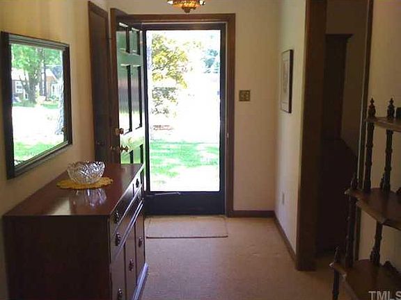 2nd image of 208 Kathy Cir