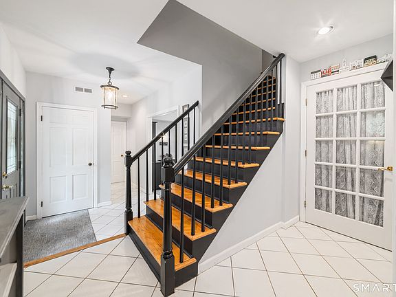 5th image of 148 Colonial Drive
