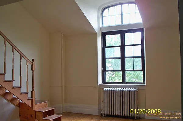 Rented by aptsandlofts.com | media 12