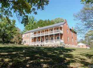 111 Hickory Ln, Washington, MO 63090