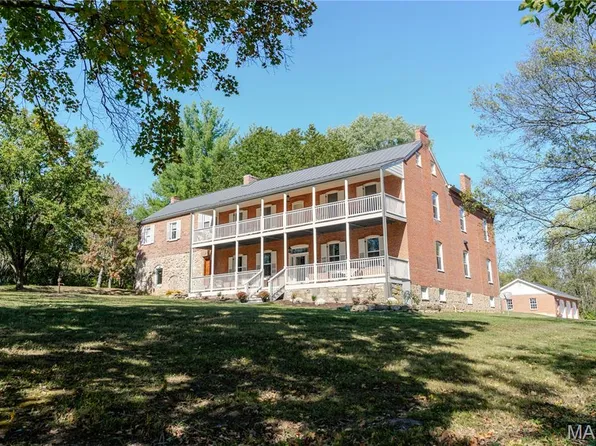 111 Hickory Ln, Washington, MO 63090