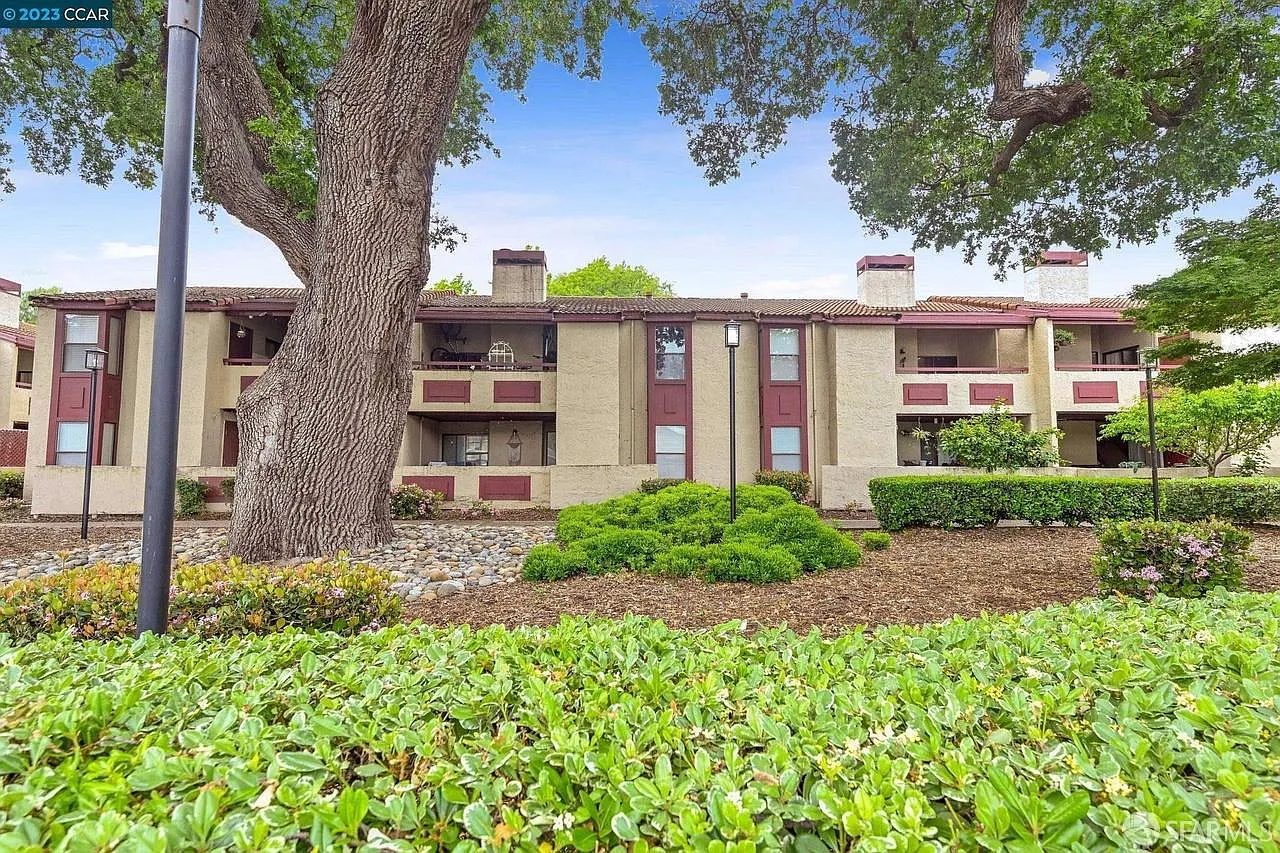 1391 Monument Blvd APT 20 photo 1