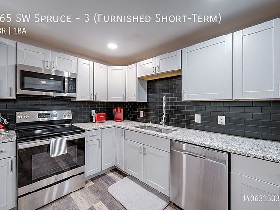 3rd image of 165 SW Spruce St #3