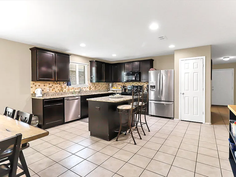 1713 Megan Creek Dr — Photo 10