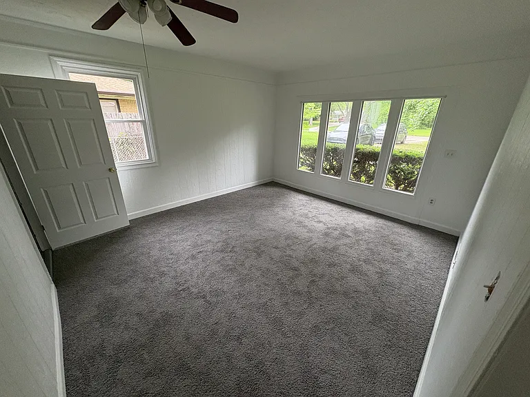 6728 N Oxford St — Photo 5