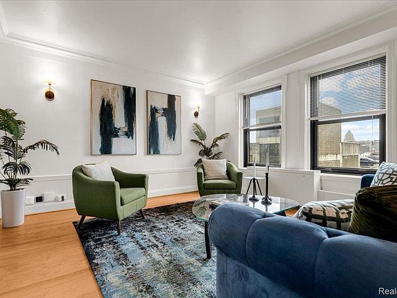 3rd image of 15 E Kirby St APT 526