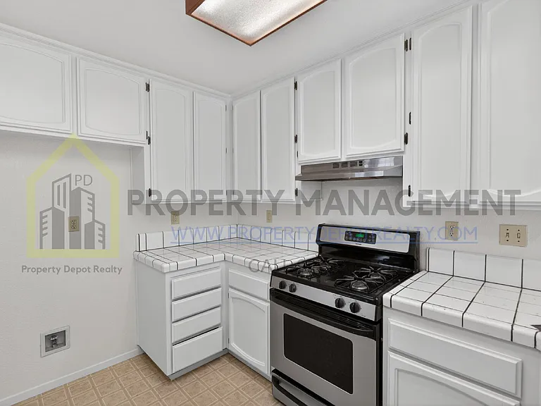 9013 Figtree Ct — Photo 15