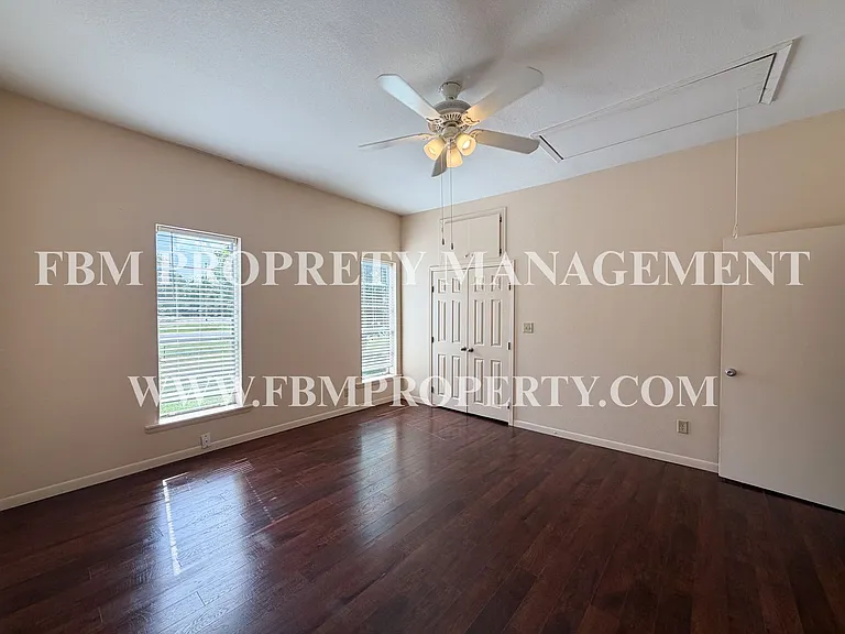 309 SE 2nd St — Photo 13