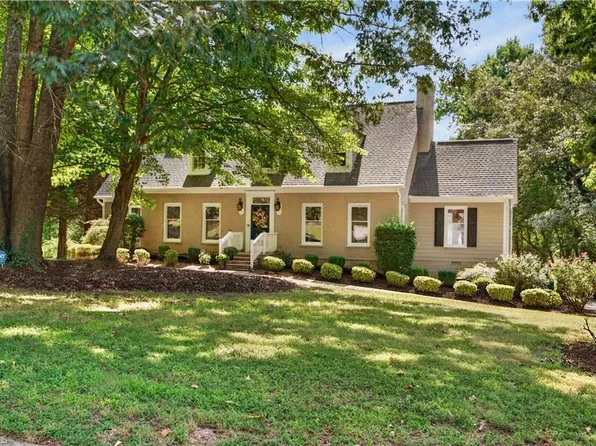 3907 Buncombe Dr, Greensboro, NC 27407