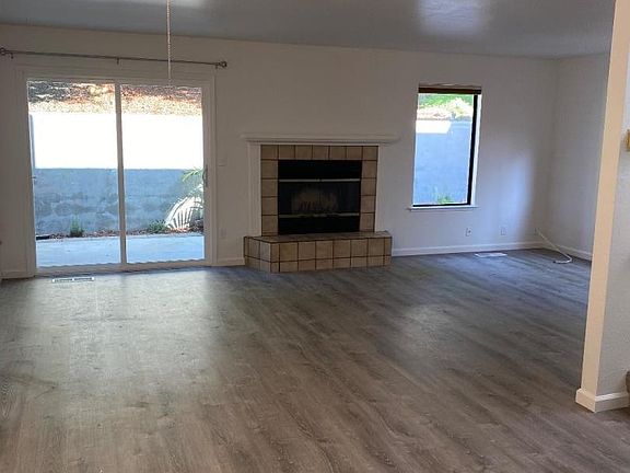 5th image of 482 Winchester Dr