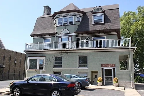 Landmark Apartments Photo 1