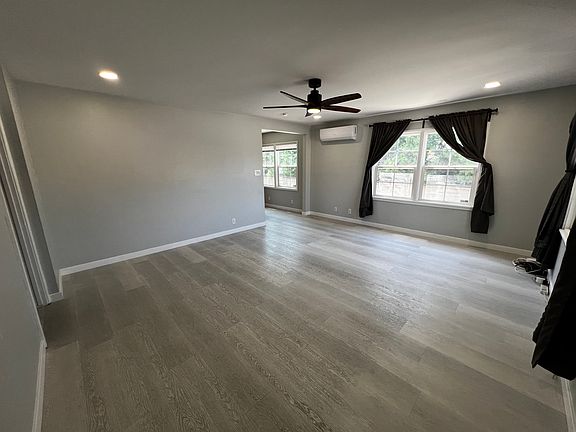 3rd image of 412 N Vernon Ave