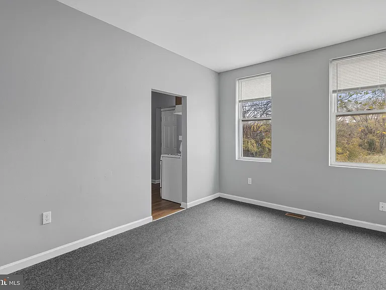 1209 Dukeland St — Photo 12