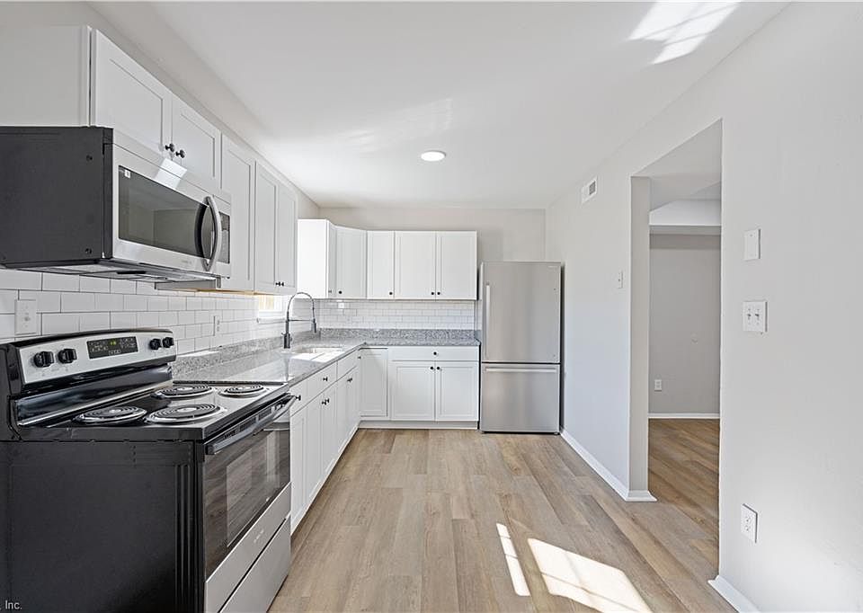 1st image of 407 Harbour North Dr
