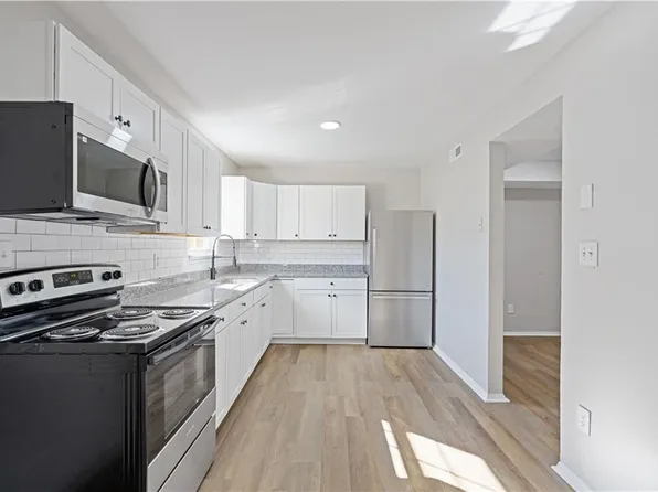 407 Harbour North Dr, Chesapeake, VA 23320