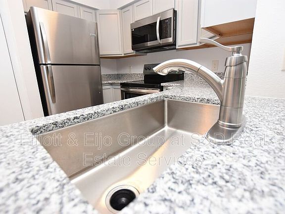 5th image of 103 25th St SW Unit B