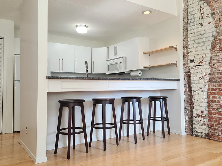 1223 N 9th St #112 — Photo 7