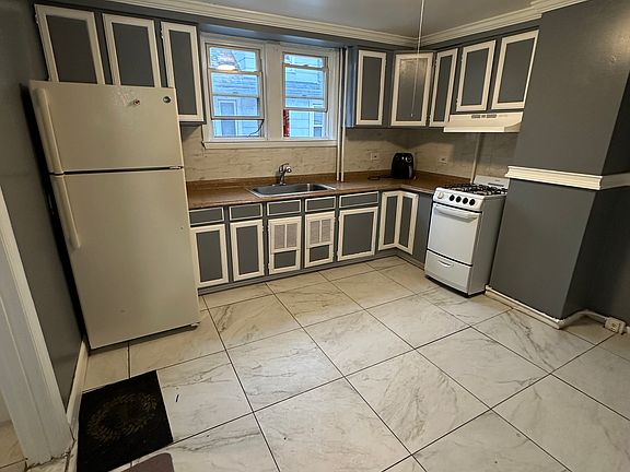 3rd image of 294 Tolland St #2R