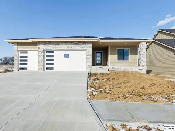 21428 Z St, Elkhorn, NE 68022