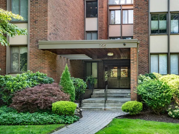 795 Prospect Avenue #A2, West Hartford, CT 06105