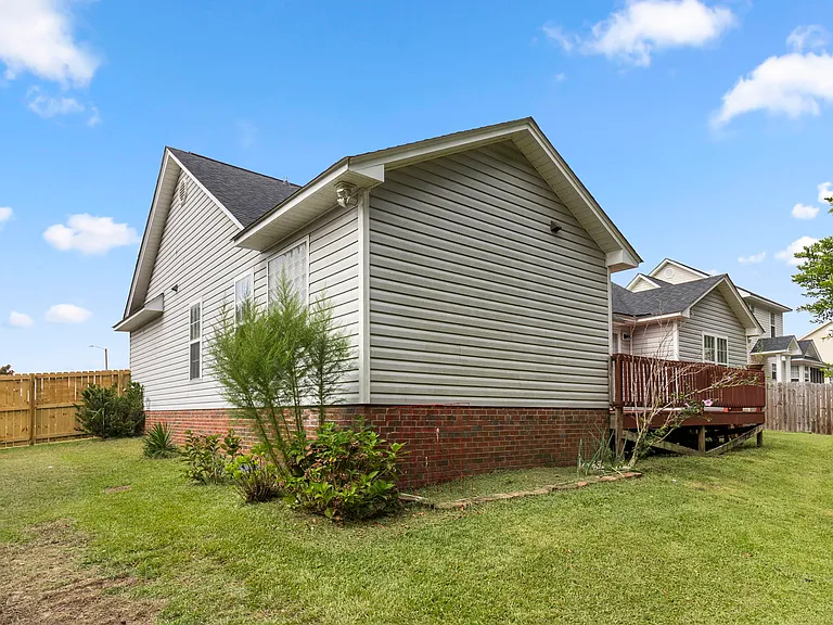 530 Sunpointe Dr — Photo 33