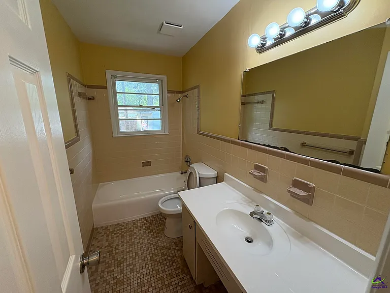1301 Tucker Rd — Photo 13