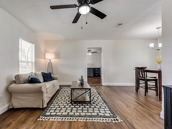 3rd image of 2028 Sherwood Dr