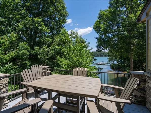 582 Sunset Point Dr, West Union, SC 29696