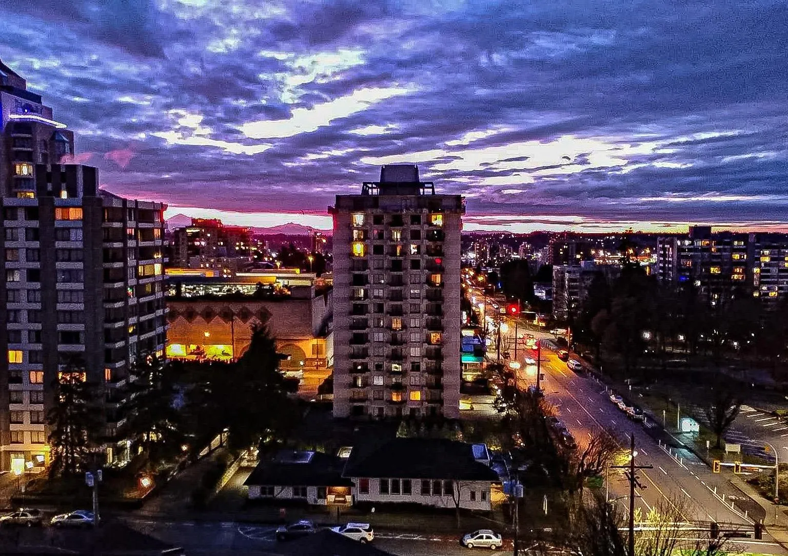 2 bed, 1.5 bath, 920 sqft, $2,500 — Photo 2