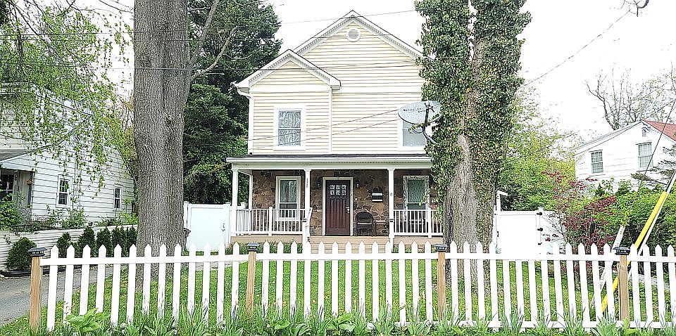 2nd image of 920 Crawford Dr