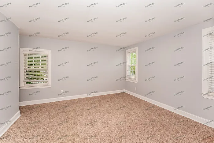 394 N Hawkins Ave — Photo 8
