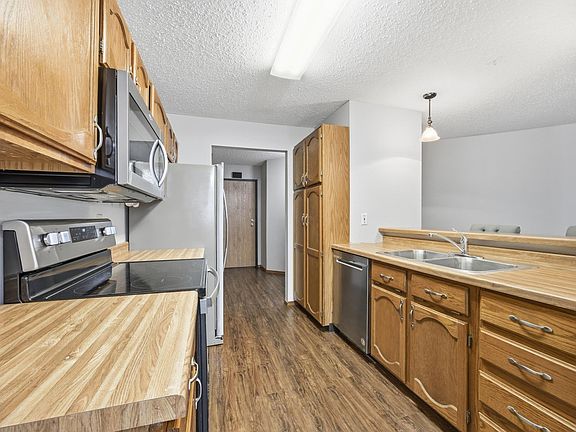 5th image of 2535 25th St S Unit B102