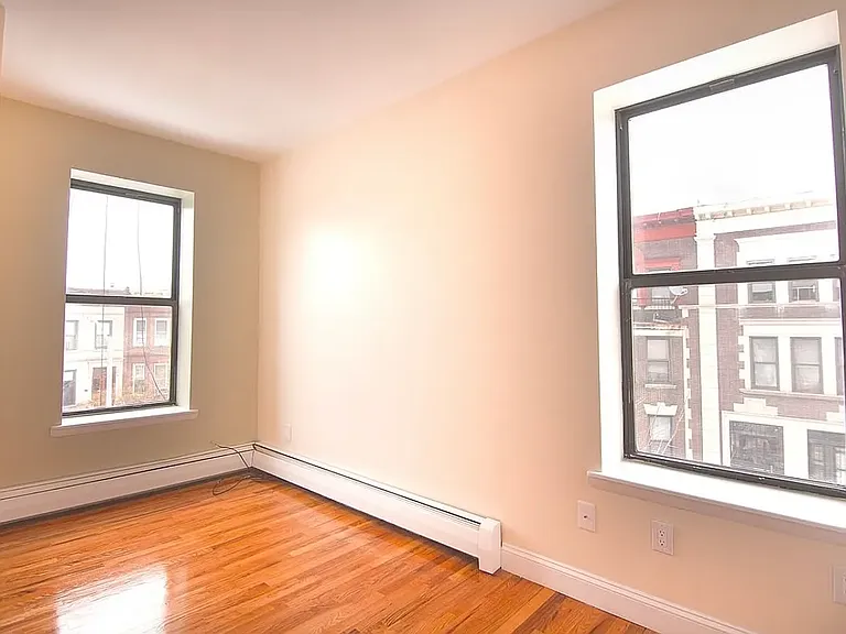 1104 Park Pl #3 — Photo 3